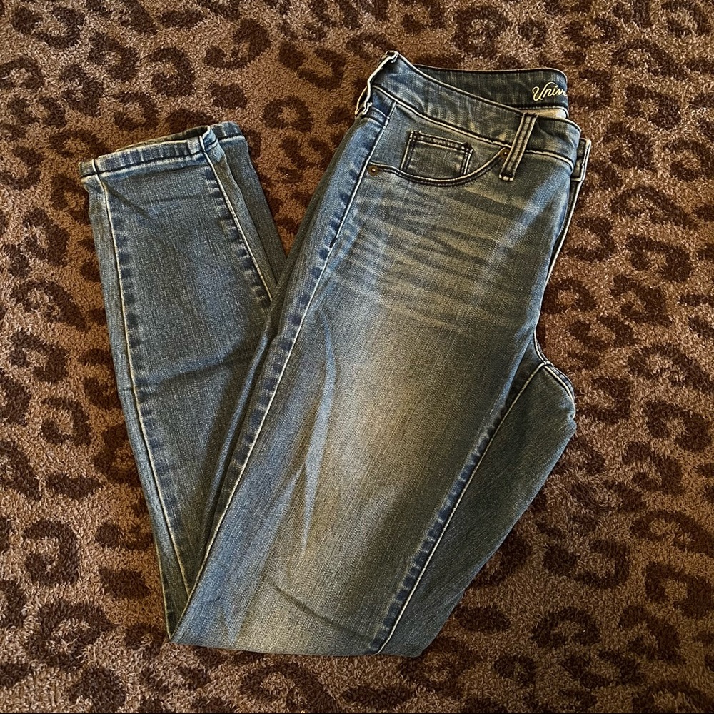 Universal Threads Medium Wash High-Rise Skinny Jeans